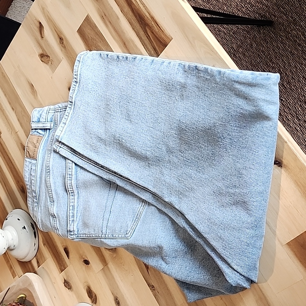 American Eagle Strigid Mom Jean